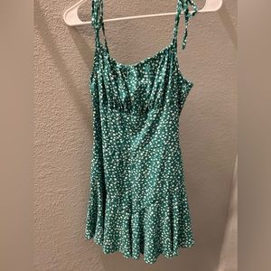 Green white floral romper size med